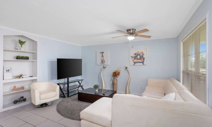 Iowa Apartamento | Your Chillax Cozy Spot to Unwind n Recharge - HAR4