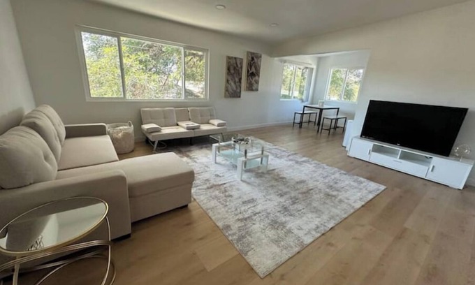 Santa Ana Heights Apartamento | Your new stay away 2B1B Near Disney, Knotts, DTLA