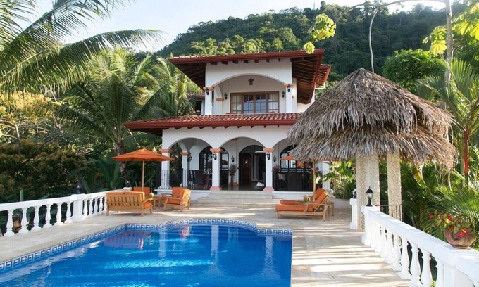 Dominicalito Villa | Su propio mini resort privado en una gran finca privada