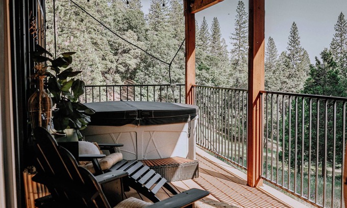 Cedar Ridge Chalet De Esquí | Your private boutique retreat in the heart of Grass Valley / Nevada City