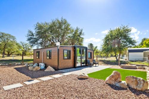 Williamson Casa | Zebra Ranch 2-br Tiny Home Mtn Viewtrailsbrbq