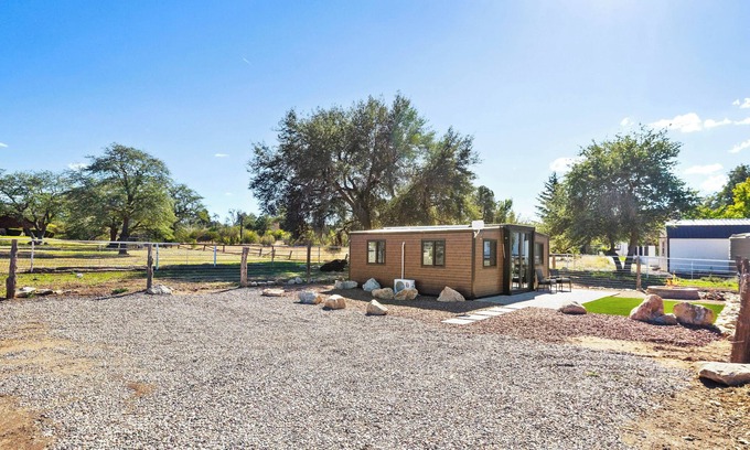 Williamson Casa | Zebra Ranch 2-br Tiny Home Mtn View Trails Brbq