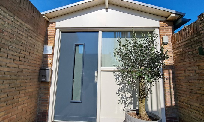 Zandvoort Cabaña | Estudio de playa para dos con plaza de aparcamiento gratuita y wifi rápido.