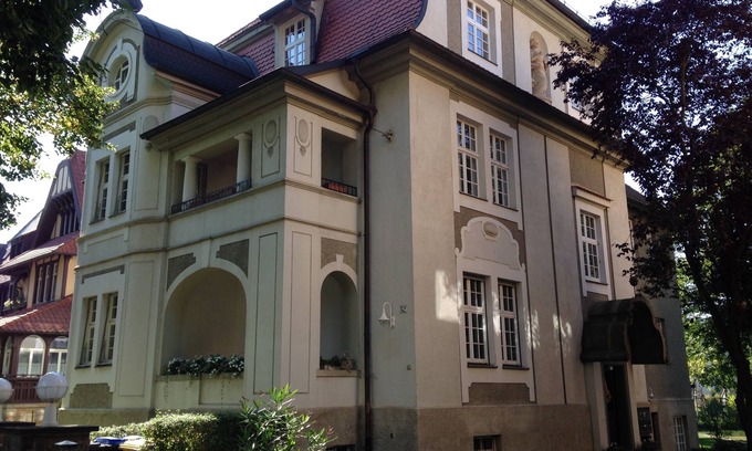 Lobervorstadt Apartamento | Zentrumsnahe Ferienwohnung in der "villa Hortensia"