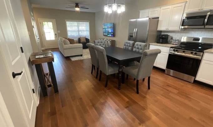 Versailles Casa | Zenyatta Cottage | 3BR Retreat in Horse Country