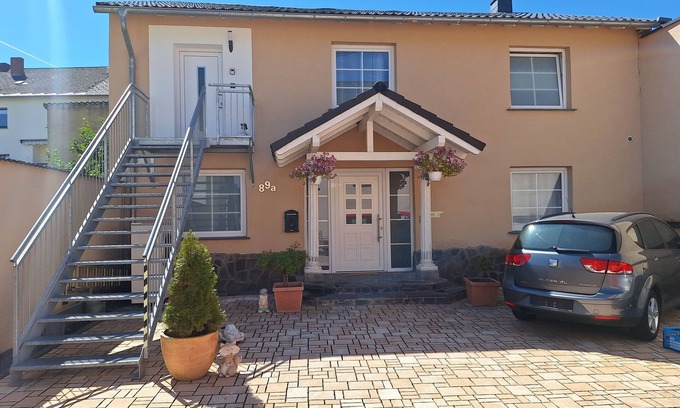 Ochtendung Apartamento | Zur Alten Scheune Nähe Nürburgring und Mosel Familien/ Haustiere Willkommen