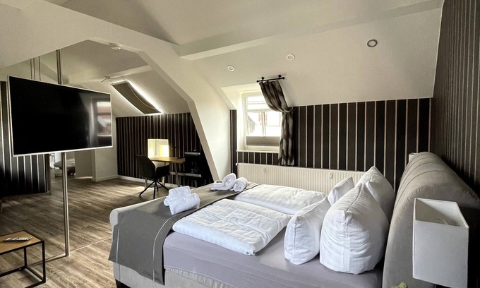 Weida Casa | Zur Altstadt - Am Fuße der Osterburg - Gaststätte, Pension, FEWO