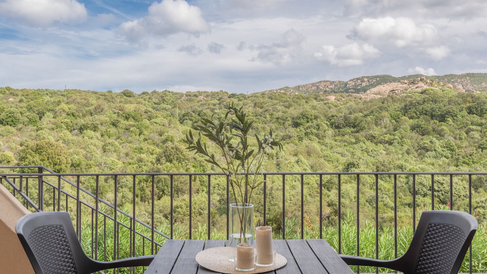 foto de Balcón de patio en Baja Sardinia