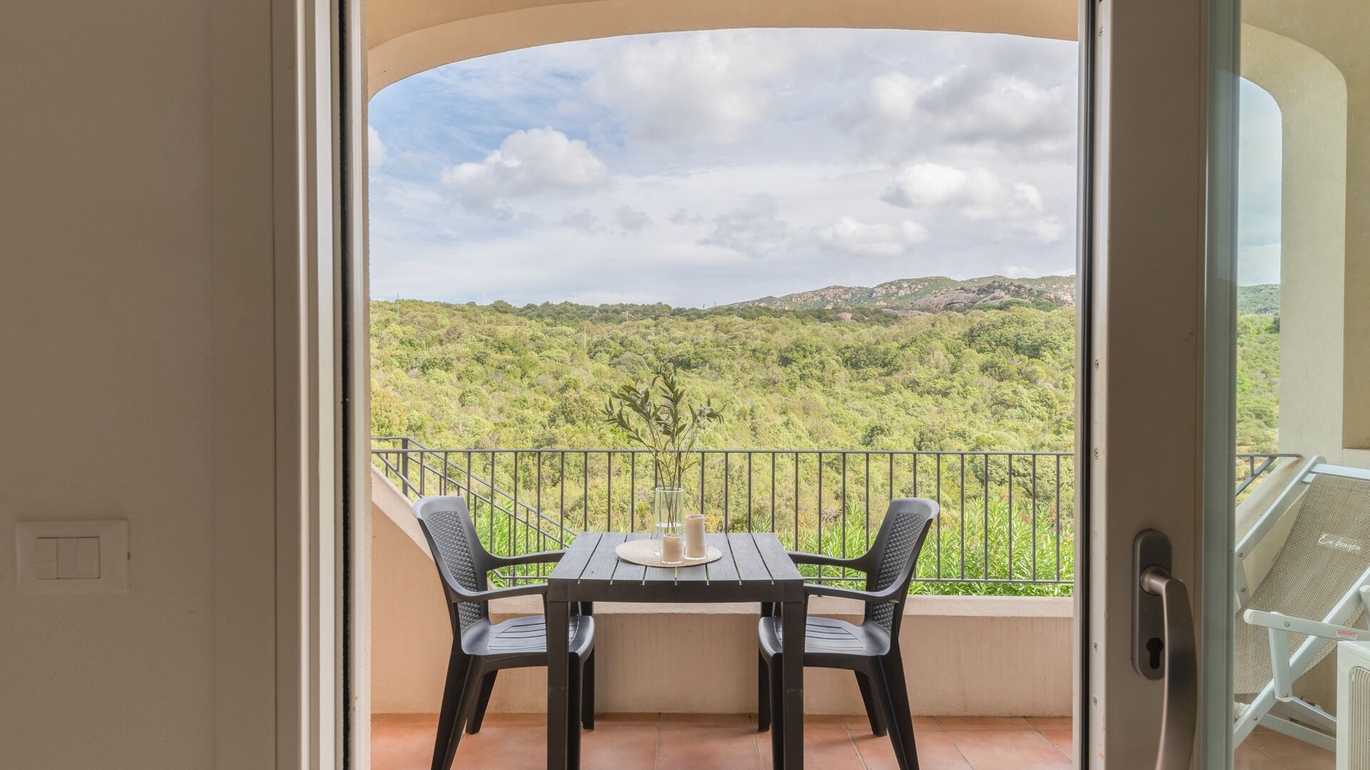 foto de Balcón de patio en Baja Sardinia