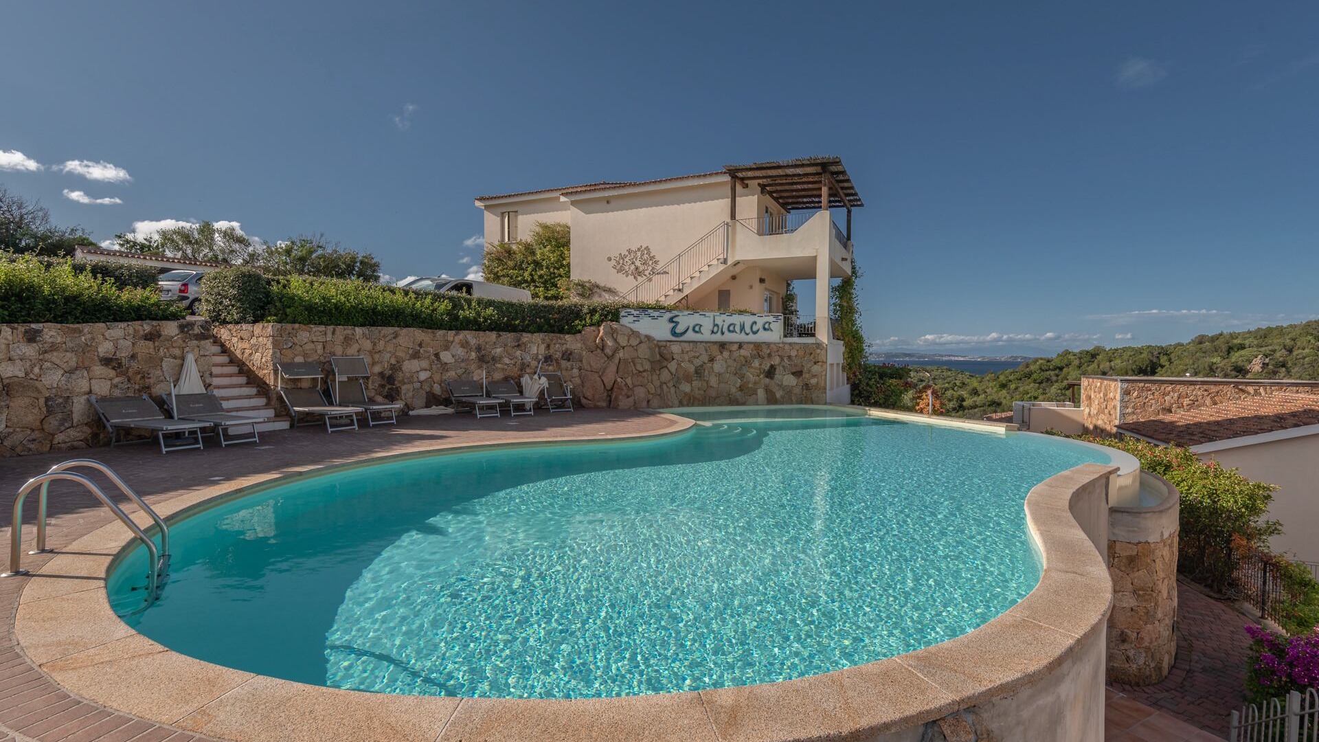 foto de Balcón de patio en Baja Sardinia