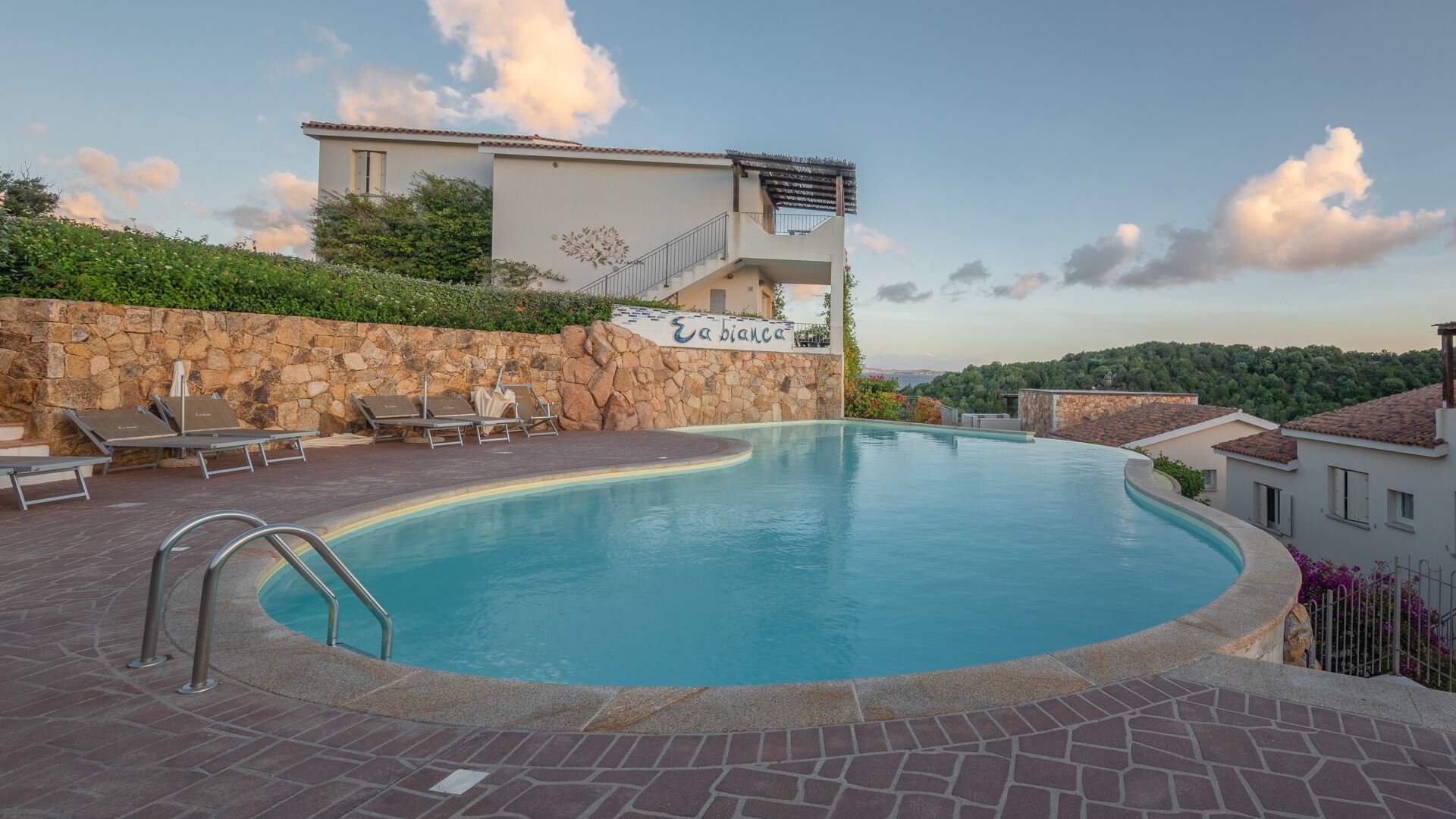 foto de Balcón de patio en Baja Sardinia
