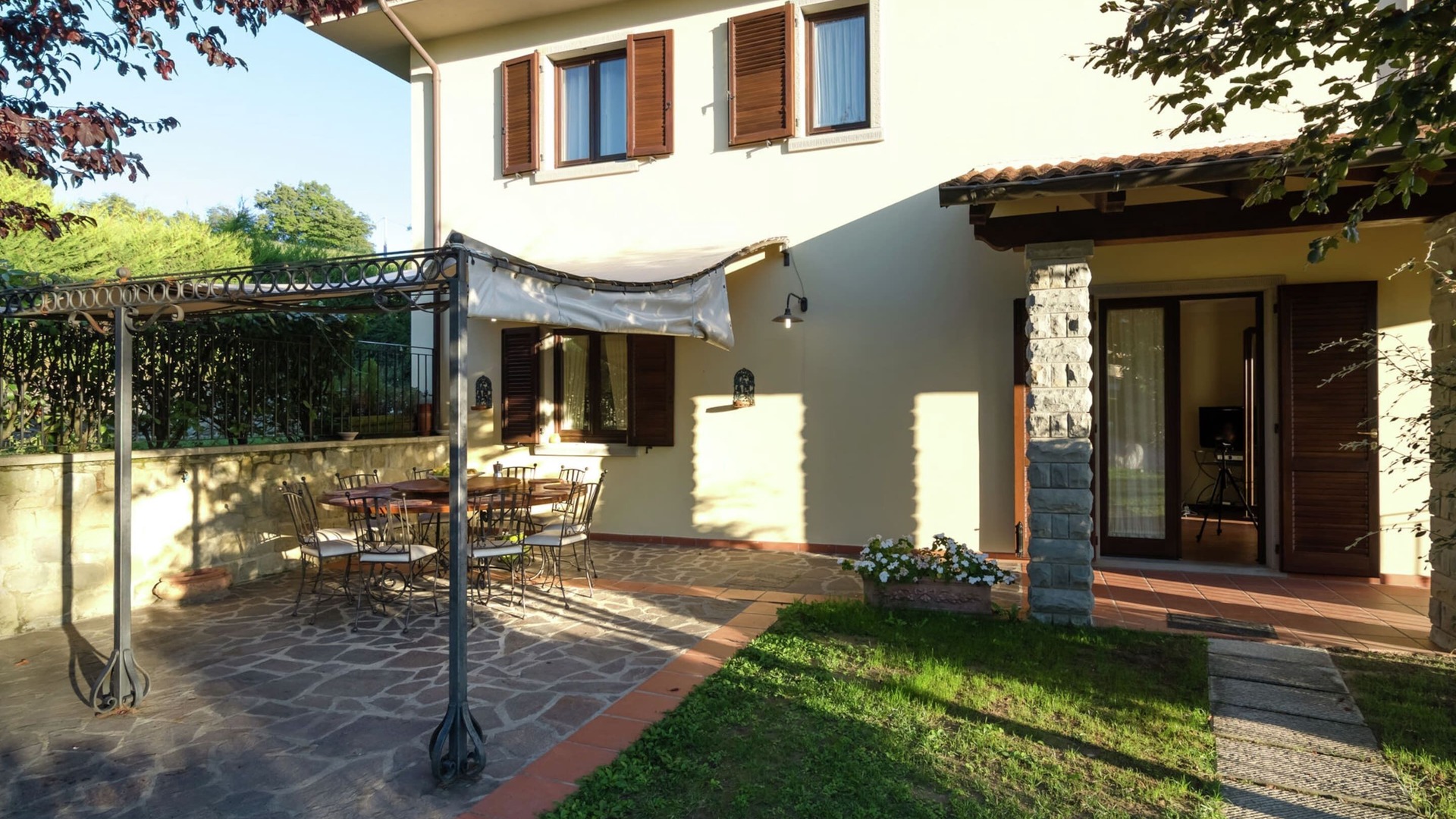 foto de Balcón de patio en Pratovecchio