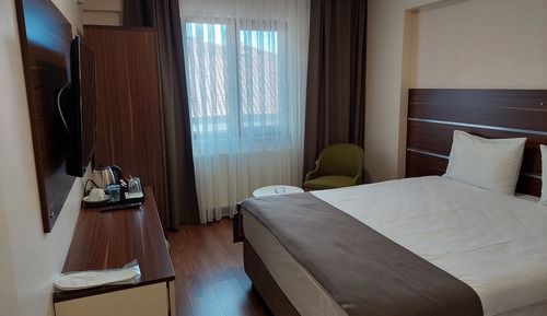 Habitación estándar doble, 1 cama de matrimonio, vistas a la ciudad