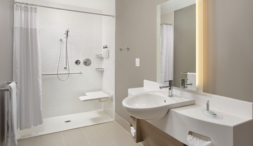 Suite, 1 cama de matrimonio grande, no fumadores (Mobility/Hearing Access, Roll-In Shwr)