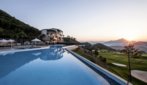 [Room&Pool PKG] Silver Suite (Kitchen/Park View/Bed) - Infinity Pool Ticket (up to 6 pax)+1 Pizza