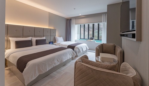 Forest Family Spa Room