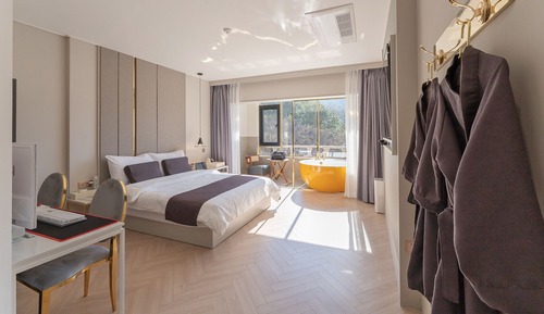 Forest Premium Spa Room