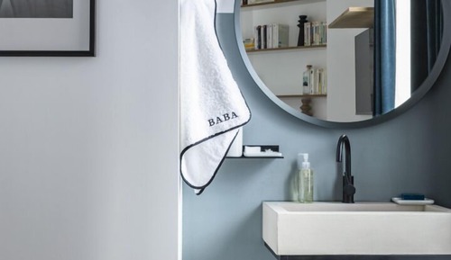 Habitación económica doble, baño privado, vistas a la ciudad