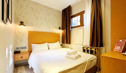 Habitación económica doble, 1 cama doble, no fumadores, baño privado