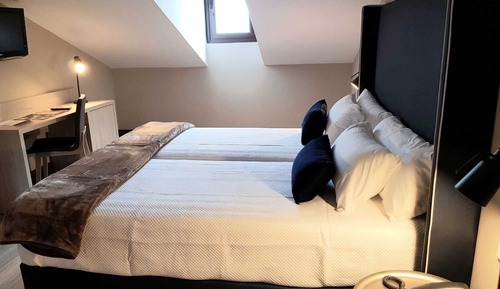 Habitación Doble Abuhardillada