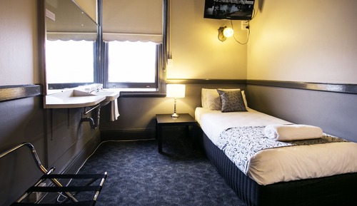 Habitación individual, baño compartido