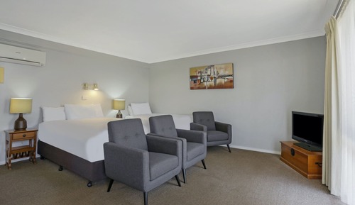 Estudio, varias camas