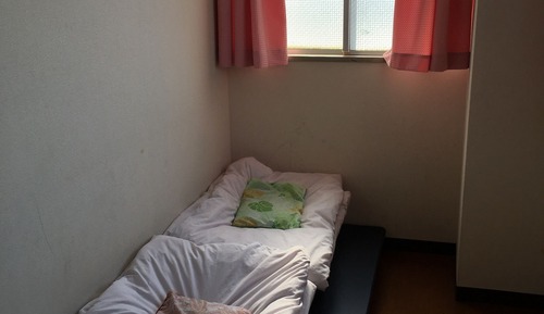 Habitación estándar con 2 camas individuales, futón, fumadores (with Air Conditioning)