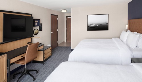 Habitación, varias camas, vistas al puerto