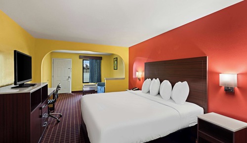 Suite, 1 cama de matrimonio grande, no fumadores, frigorífico y microondas (with Sofabed)