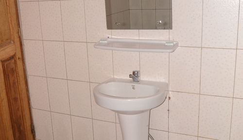 Apartamento familiar, baño privado, vistas al jardín