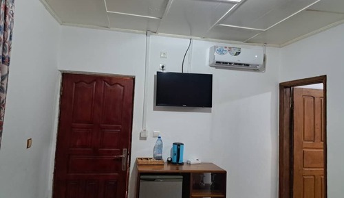 Habitación básica doble, baño privado, vistas al patio