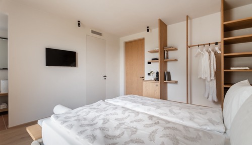 Habitación Confort doble, balcón, vistas a la piscina