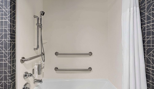 Suite, 1 cama de matrimonio grande con sofá cama, accesible para personas con discapacidad, bañera