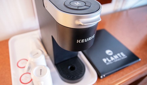 Habitación Deluxe, 1 cama de matrimonio con sofá cama, vistas parciales al mar