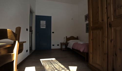 Habitación individual, baño compartido