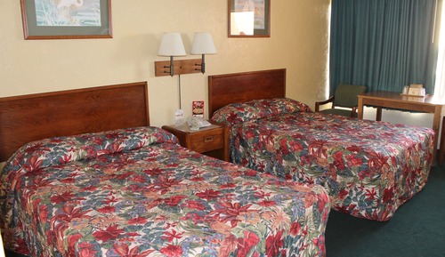 Habitación básica doble, 2 camas dobles, accesible para personas con discapacidad