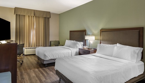 Habitación estándar, 2 camas de matrimonio, ducha con asiento (Mobility Accessible)