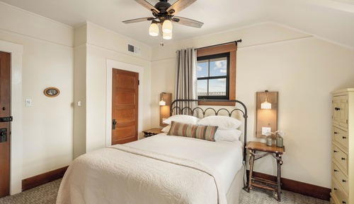 Habitación superior, baño privado, vistas al parque (Room 30 )