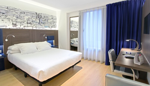 Habitación con 1 cama doble o 2 individuales, vistas al patio