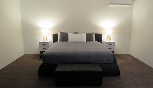 Suite estudio ejecutiva, 1 cama de matrimonio grande, cocina básica, planta baja