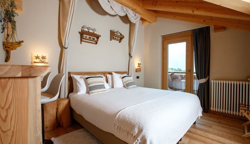 Habitación panorámica con 1 cama doble o 2 individuales, vistas a la montaña