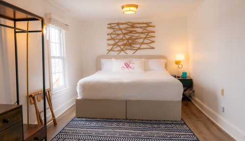 Deluxe Rooms # 4,6,8,10,11,19 (1 King Bed)