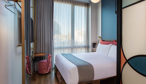 Habitación, 1 cama de matrimonio grande (Mobility Accessible, Roll-in Shower)