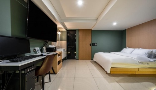 Room (Multi-room (non-cancellable product c)