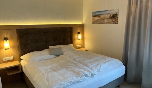 Habitación básica con 2 camas individuales