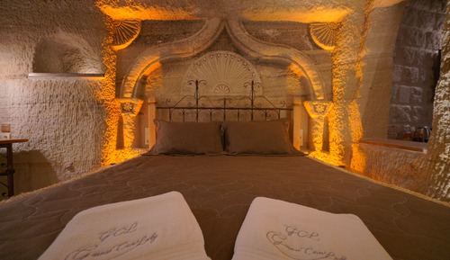 Superior Cave Suite 4