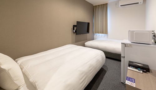 Habitación estándar con 2 camas individuales, no fumadores (check-in is not available after 11PM)