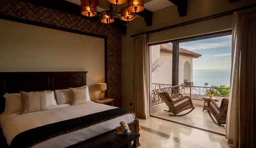 Deluxe Ocean View Suite King