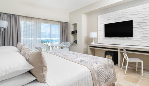 Deluxe Partial Ocean View King