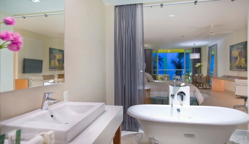 Jr. Suite Jacuzzi King